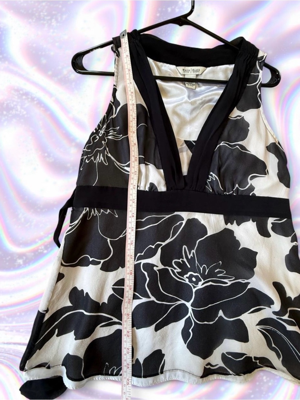 White & Black Floral V-Neck Sleeveless Top by White House Black Market - Picture 6 of 8